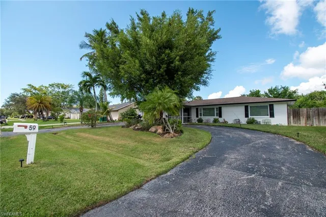 a view of a house with a yard