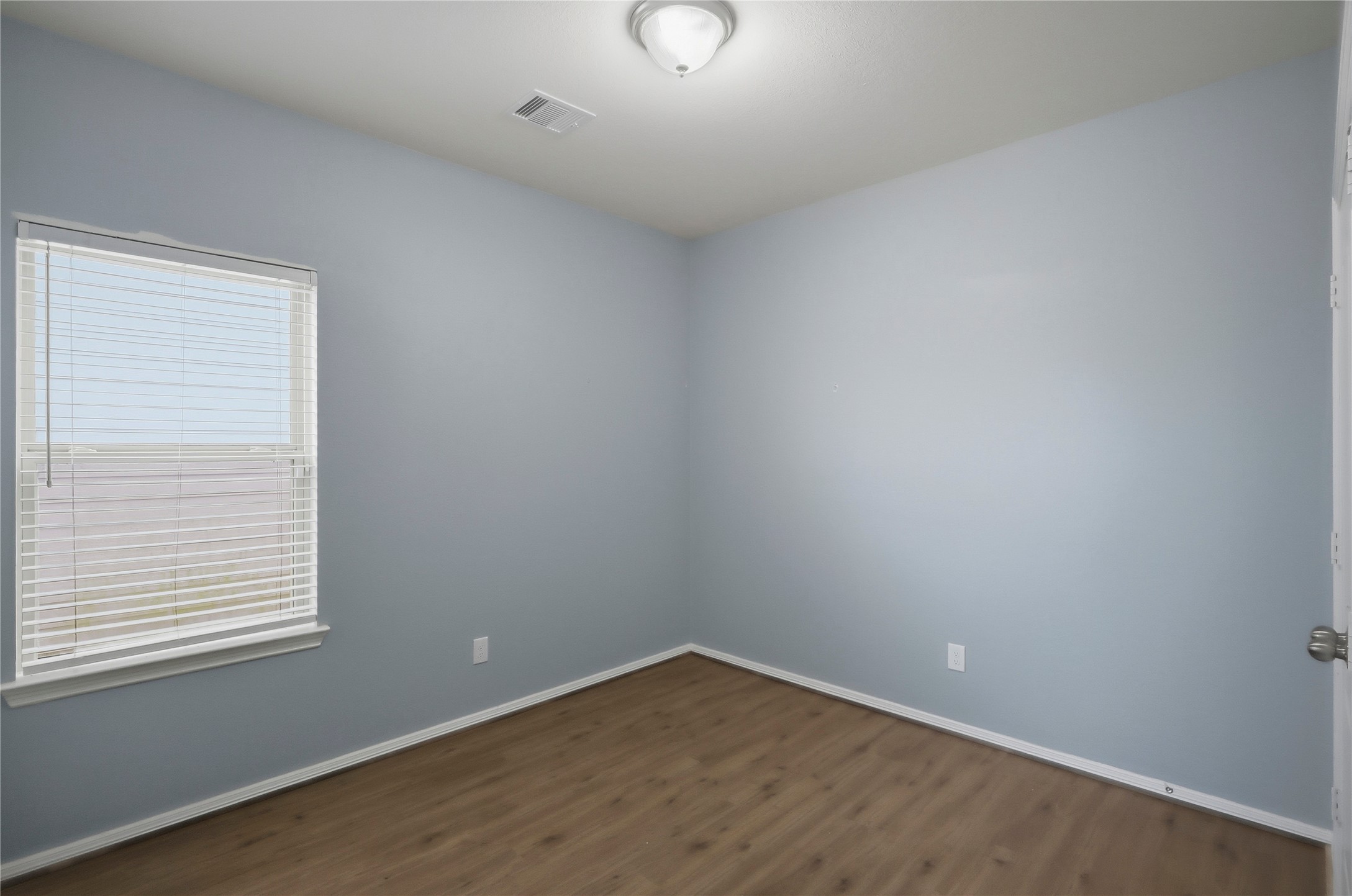 9938 Yanet Grove Lane Houston, TX 77044 - Photo 14 of 21 an empty room with a window