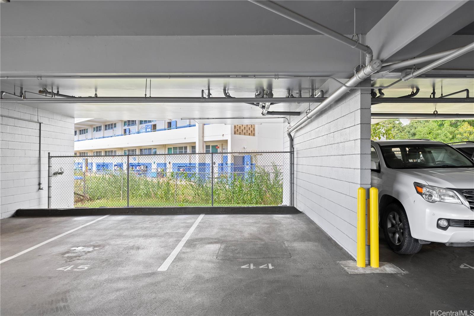 633 Nalanui Street, Unit 409 Honolulu, HI 96817 - Photo 12 of 15 a view of a back yard of the house