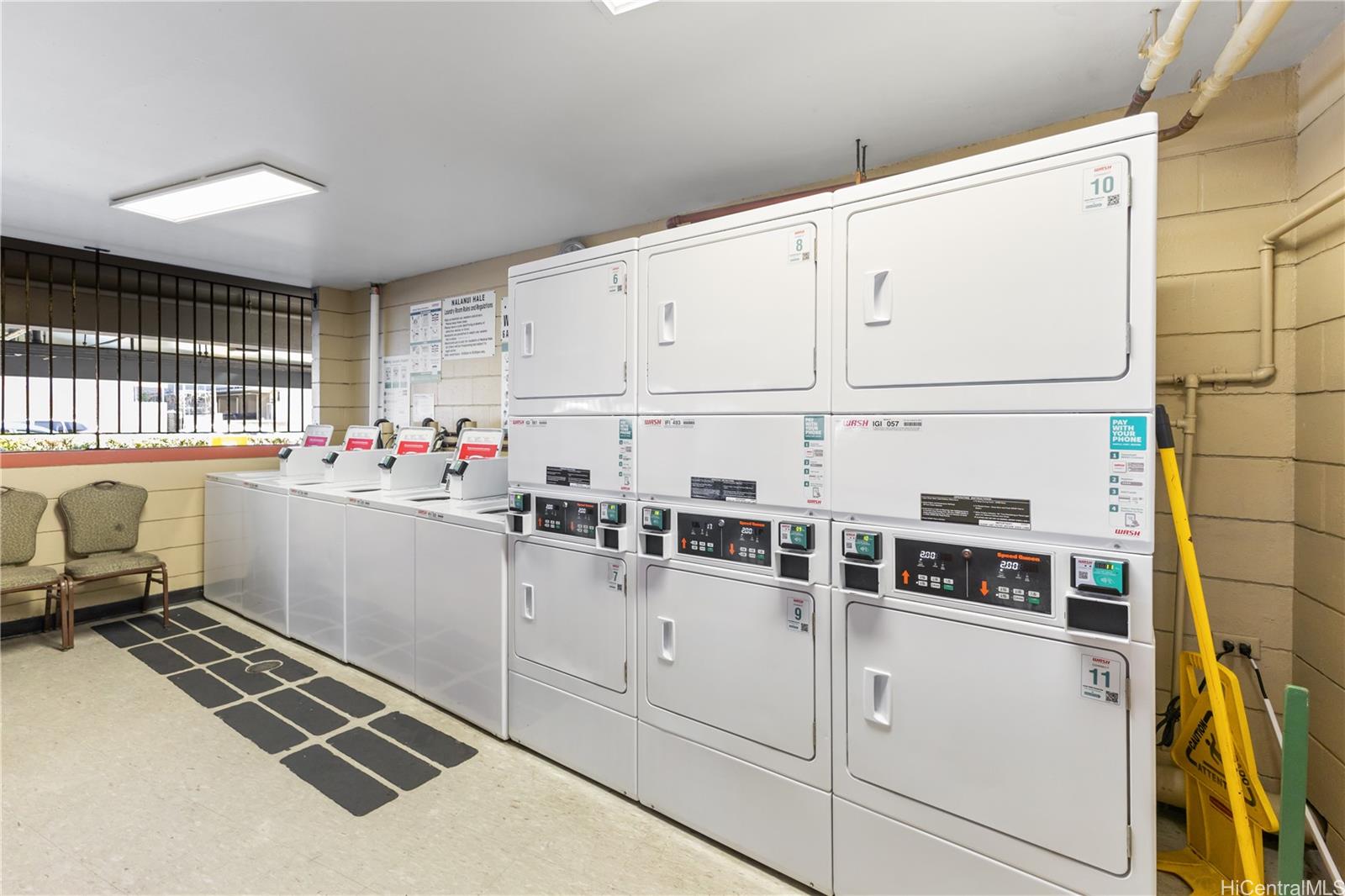 633 Nalanui Street, Unit 409 Honolulu, HI 96817 - Photo 14 of 15 a room with storage space