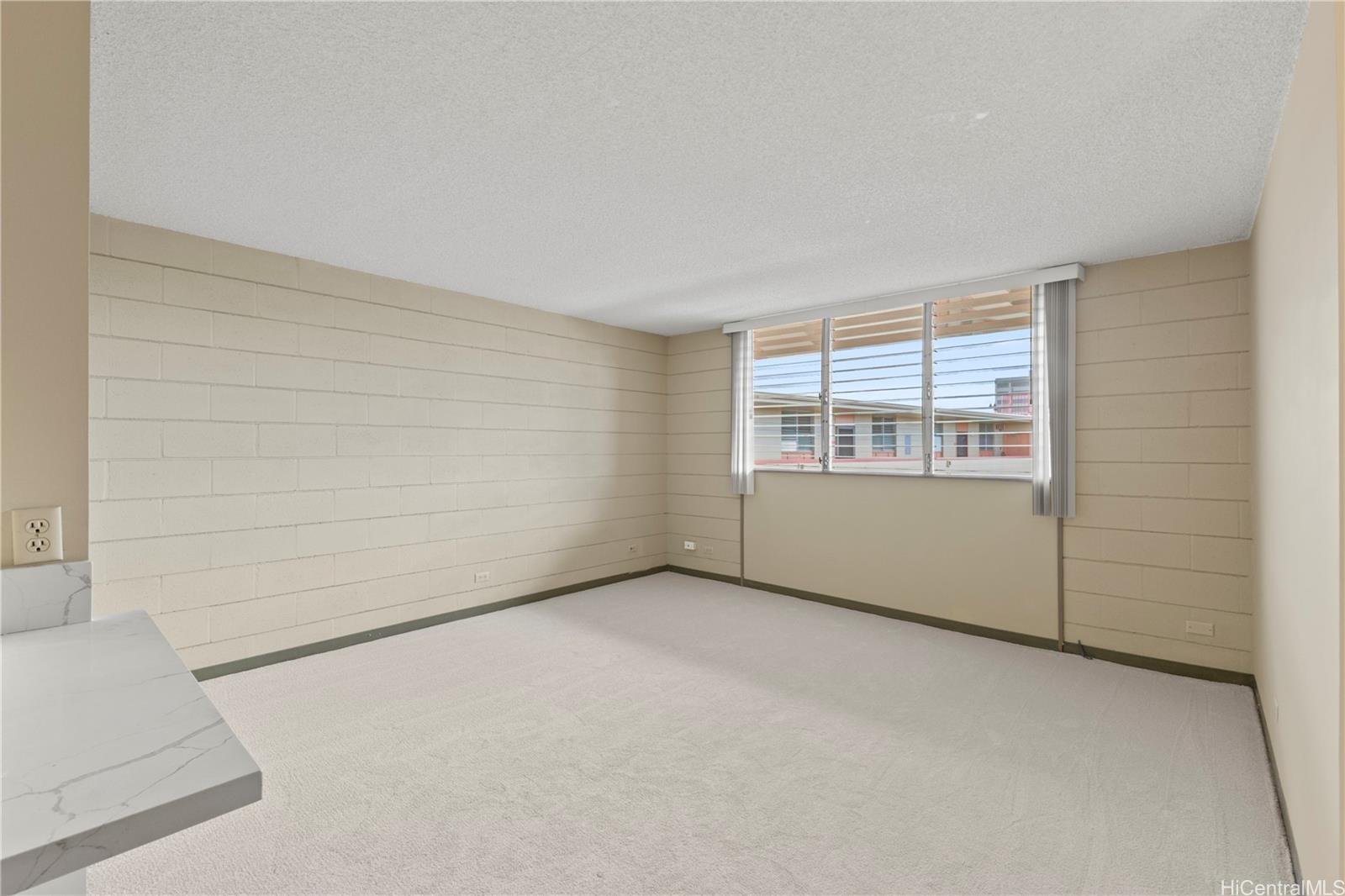 633 Nalanui Street, Unit 409 Honolulu, HI 96817 - Photo 3 of 15 an empty room with windows
