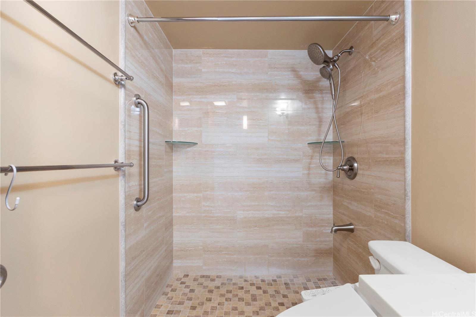 633 Nalanui Street, Unit 409 Honolulu, HI 96817 - Photo 9 of 15 a bathroom with a shower