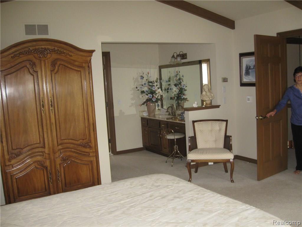 2437 Munster Road Rochester Hills, MI 48309 - Photo 14 of 47