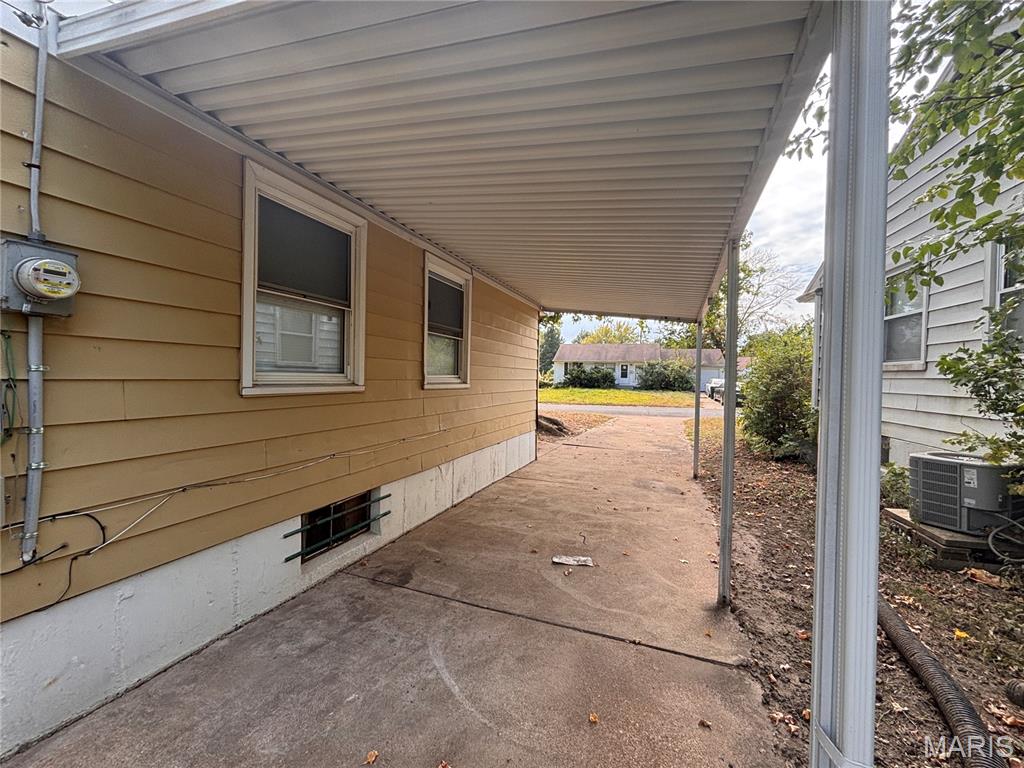 329 Midlothian Road St. Louis, MO 63137 - Photo 3 of 29 Gallery Image 3
