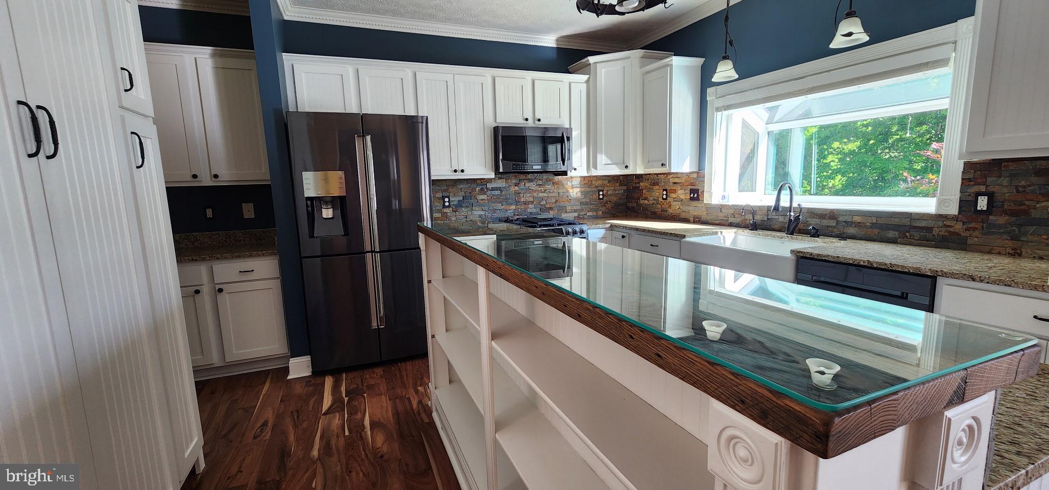 35175 Pheasant Ridge Road Locust Grove, VA 22508 - Photo 73 of 80 Modern kitchen with sleek design.