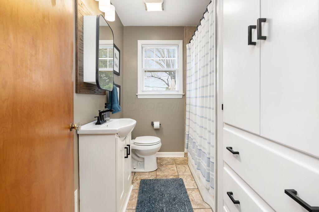 540 East Beaumont Road Columbus, OH 43214 - Photo 10 of 21 Full Bath