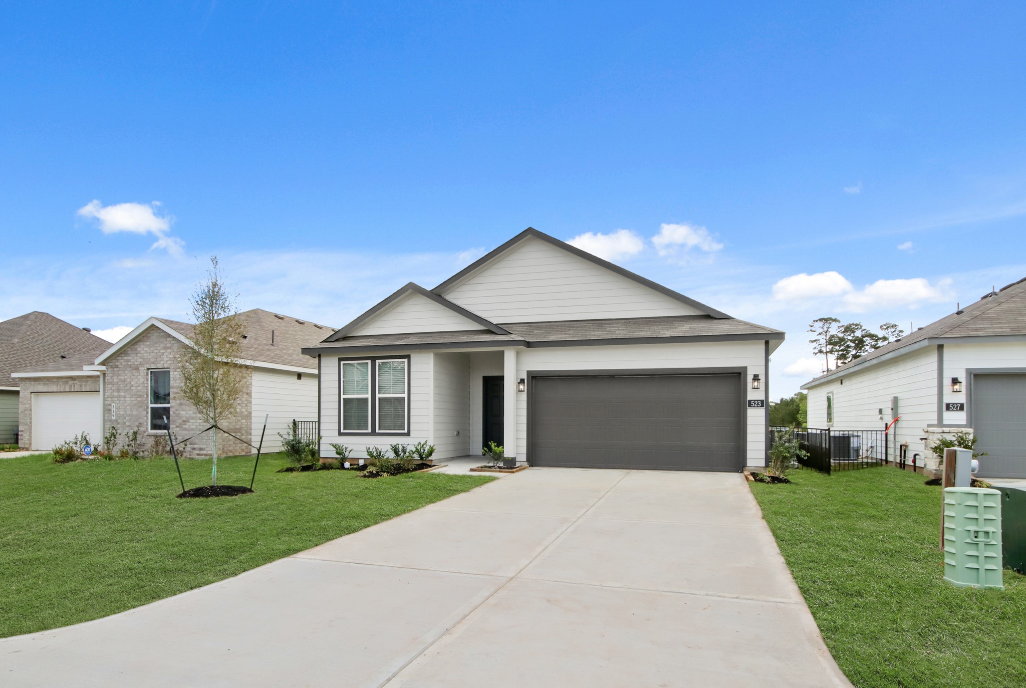 523 Shoreview Drive Conroe, TX 77303 - Photo 2 of 28