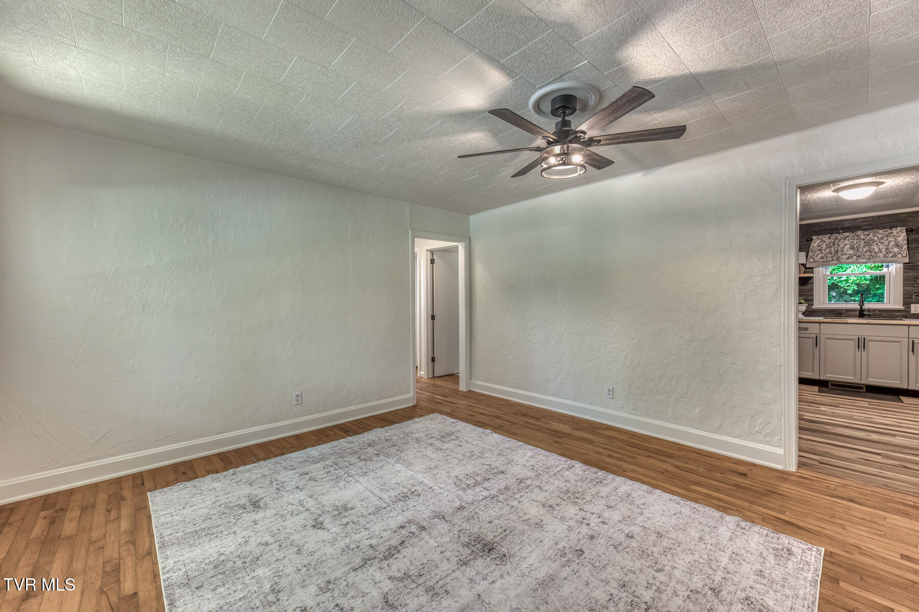 1403 Rock Rose Road Bristol, TN 37620 - Photo 6 of 34 Living Room