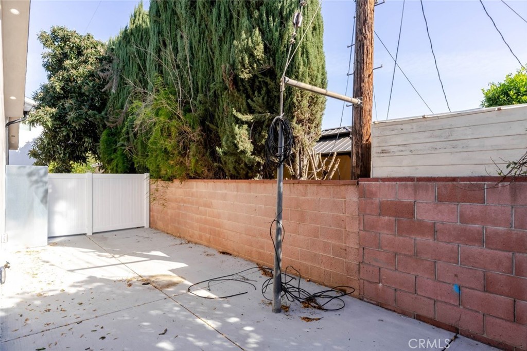 6852 Ranchito Avenue Van Nuys, CA 91405 - Photo 17 of 18