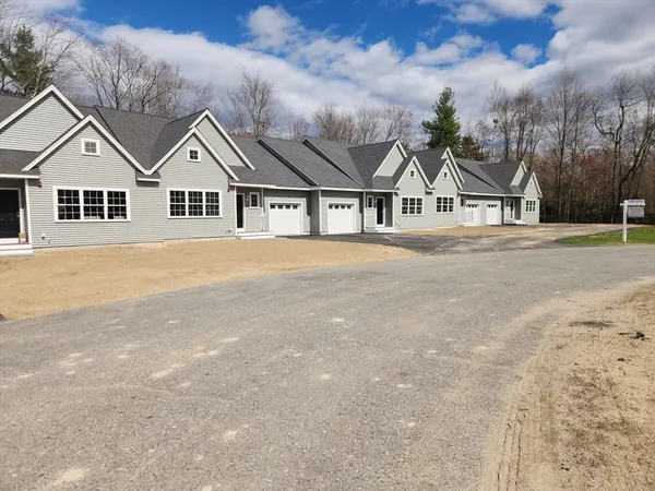 $3,200 | 36 Aspen Drive, Unit 36, Hampstead, NH 03826