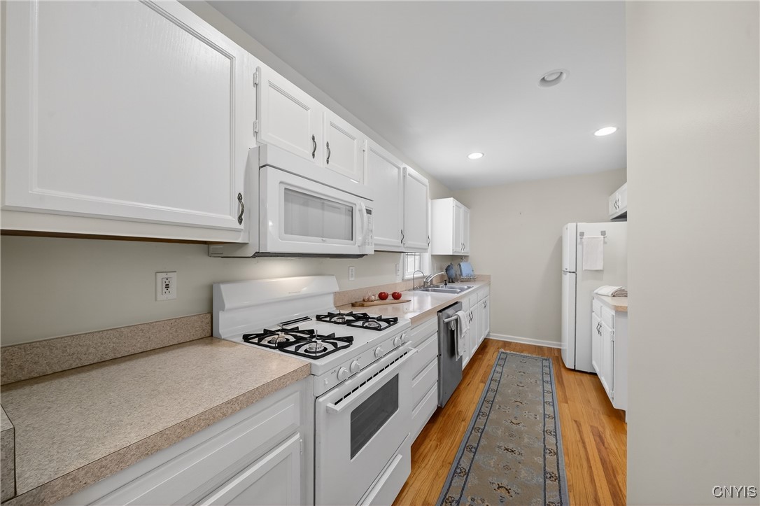 102 Otis Street Salina, NY 13088 - Photo 18 of 47