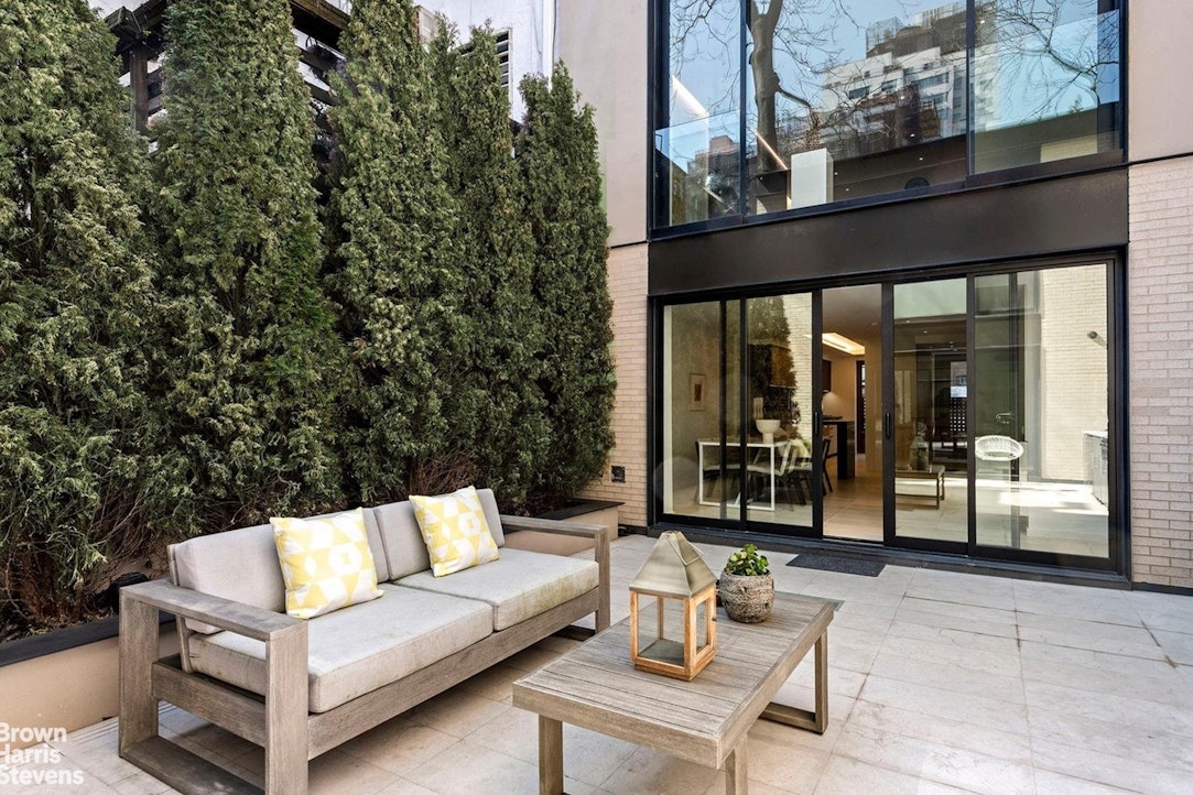 251 East 61st Street Manhattan, NY 10065 - Photo 26 of 39 a view of a bench in the patio