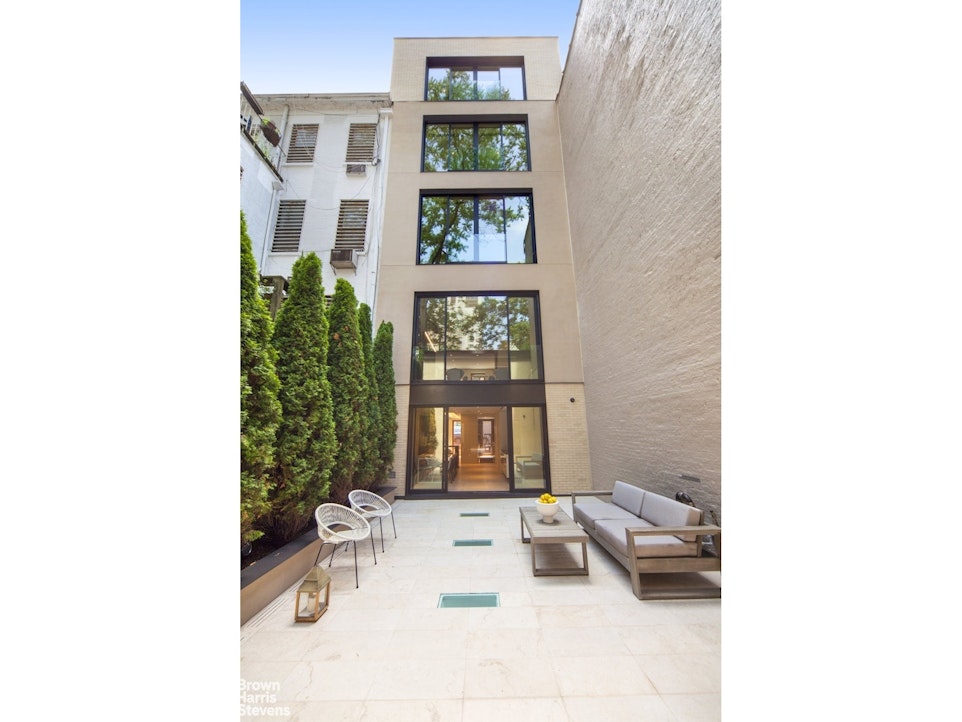 251 East 61st Street Manhattan, NY 10065 - Photo 2 of 39 a living room with furniture and window