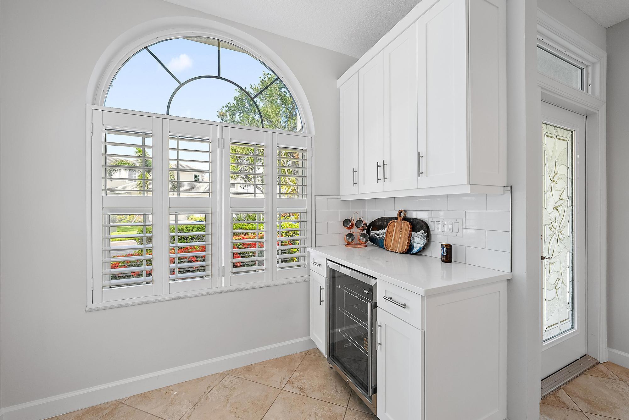 1000 North Us Highway, Unit 700 Jupiter, FL 33477 - Photo 6 of 32 a view of room with window washer and dryer