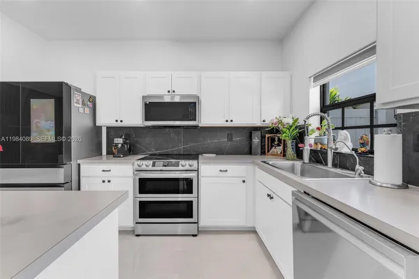 $2,890 | 617 Southwest 11th Street, Florida City, FL 33034