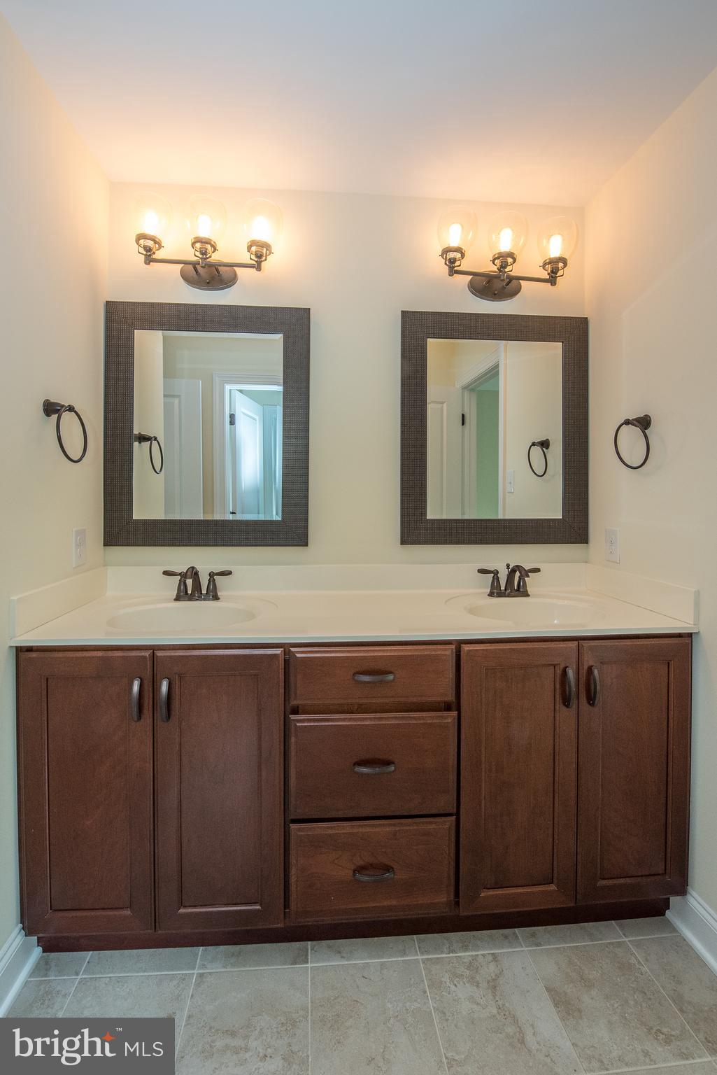 3 Andrews Road Malvern, PA 19355 - Photo 29 of 40 Jack & Jill Bathroom w/ Double Vanity & Tub/Shower