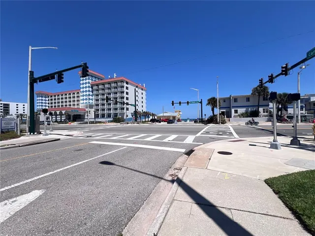 a view of a parking area