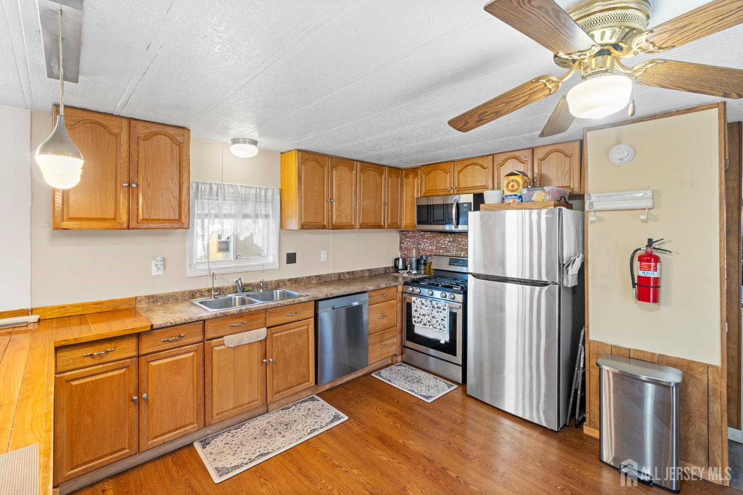 28 Dickens Road North Brunswick, NJ 08902 - Photo 11 of 15