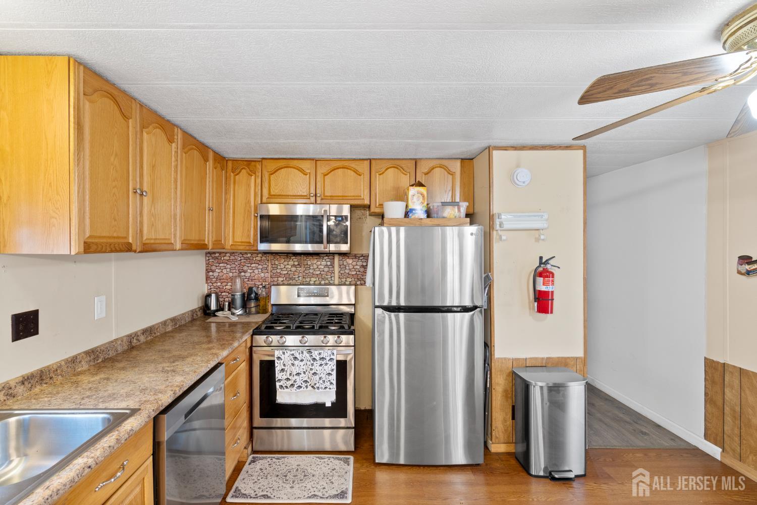 28 Dickens Road North Brunswick, NJ 08902 - Photo 13 of 15