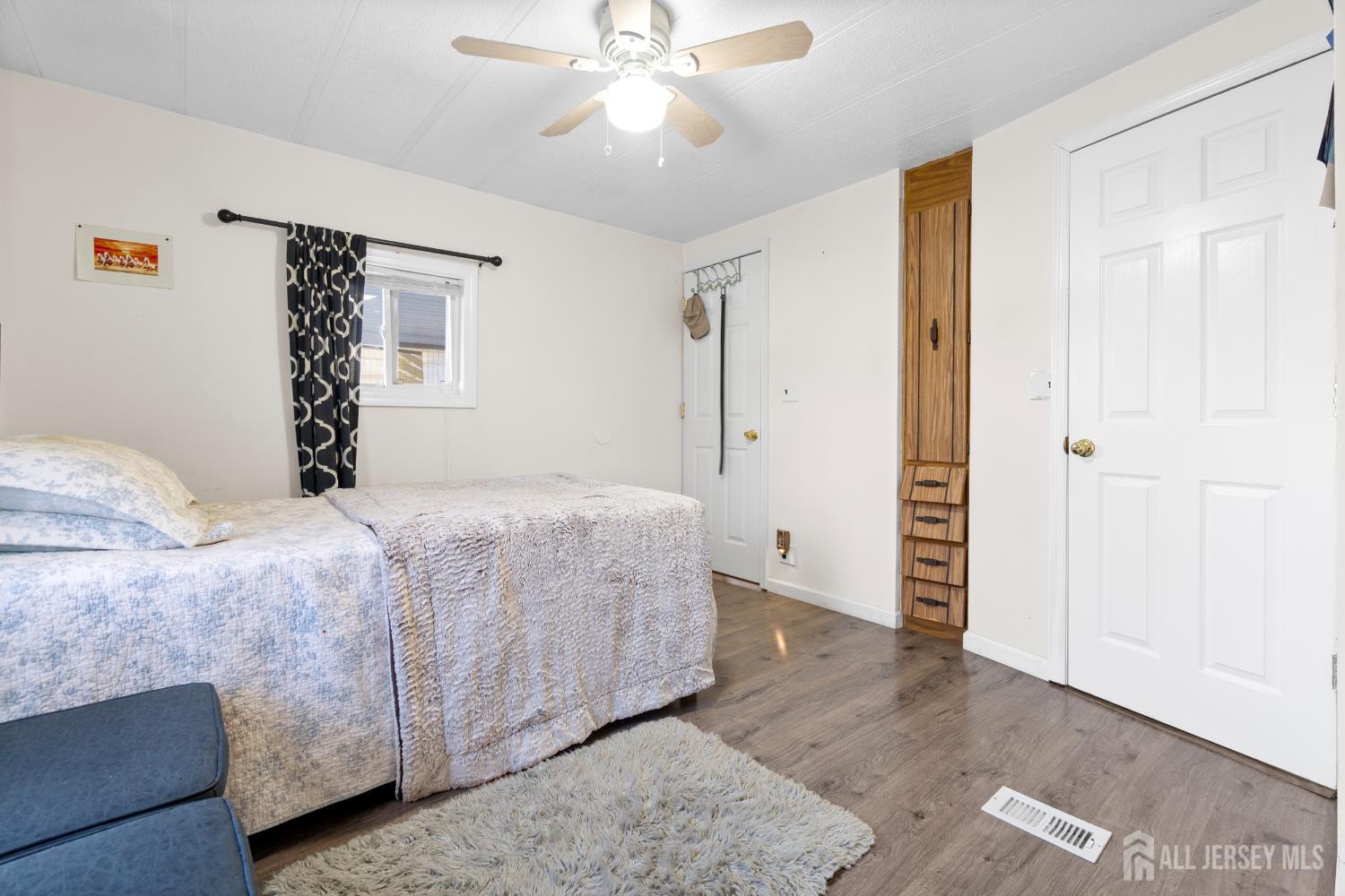 28 Dickens Road North Brunswick, NJ 08902 - Photo 4 of 15