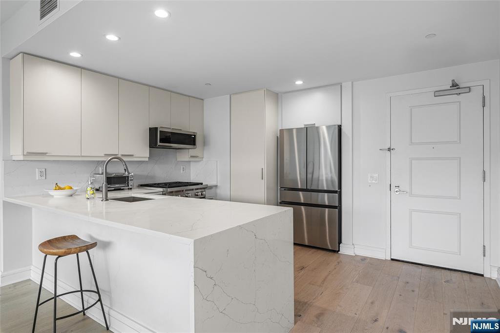 8100 River Road, Unit 908 North Bergen, NJ 07047 - Photo 7 of 36 Gallery Image 7