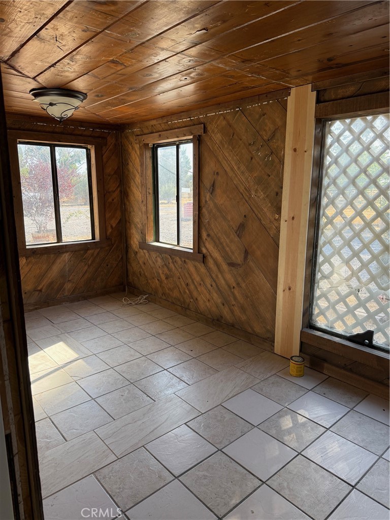 16100 Navajo Road Apple Valley, CA 92307 - Photo 53 of 55 a view of an empty room and window