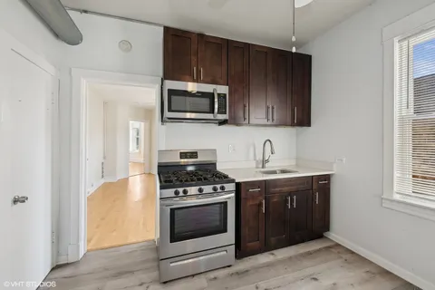 $1,775 | 2418 North Western Avenue, Unit 2F, Chicago, IL 60647