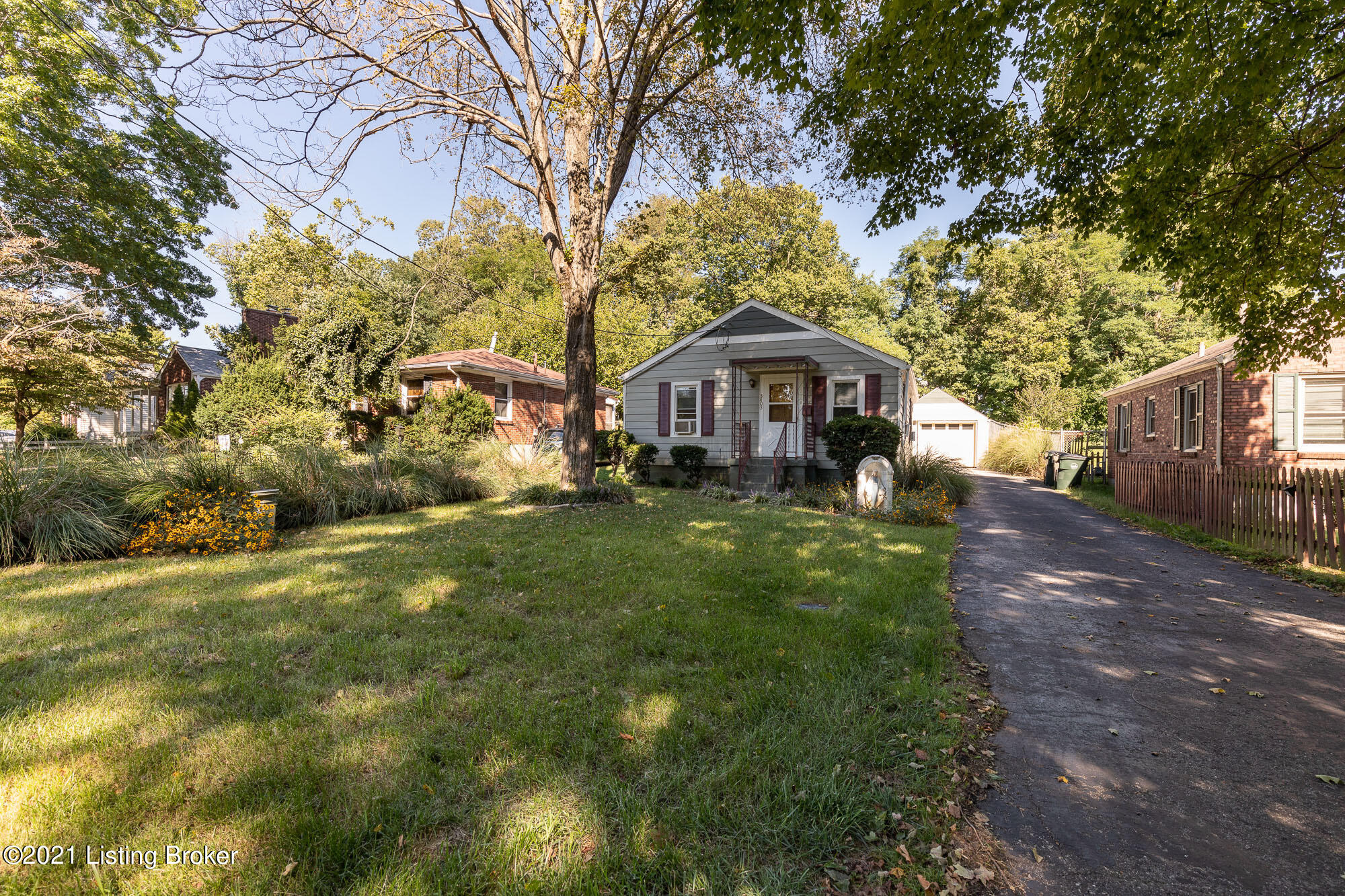 3403 Dell Road Louisville, KY 40299 - Photo 3 of 31 Dell003 - Copy