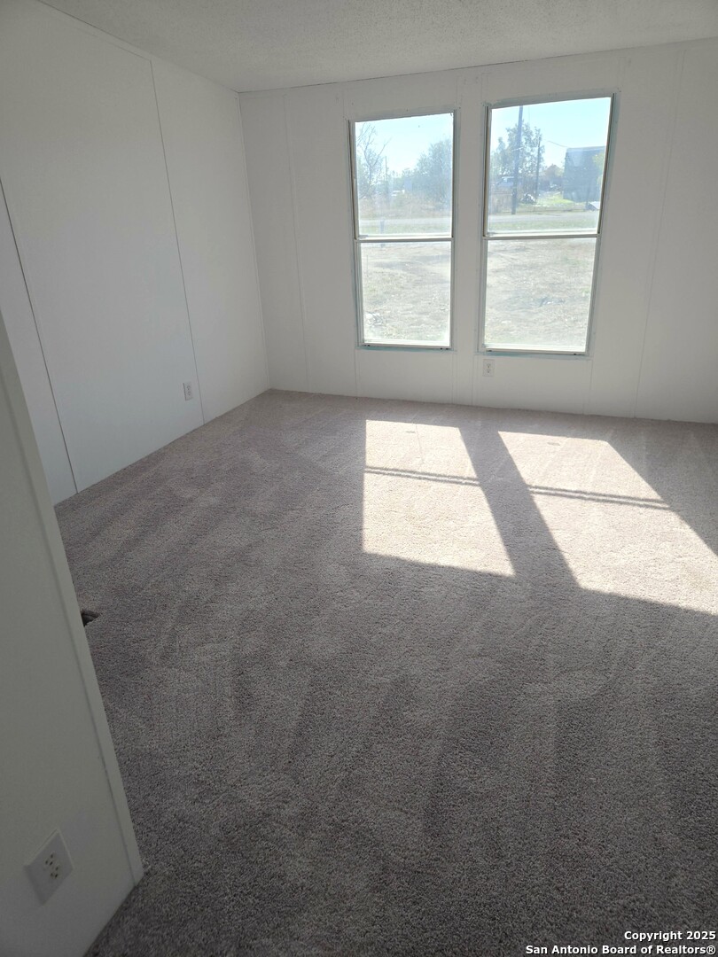 4124 Farmview Loop Converse, TX 78109 - Photo 15 of 19 an empty room with windows