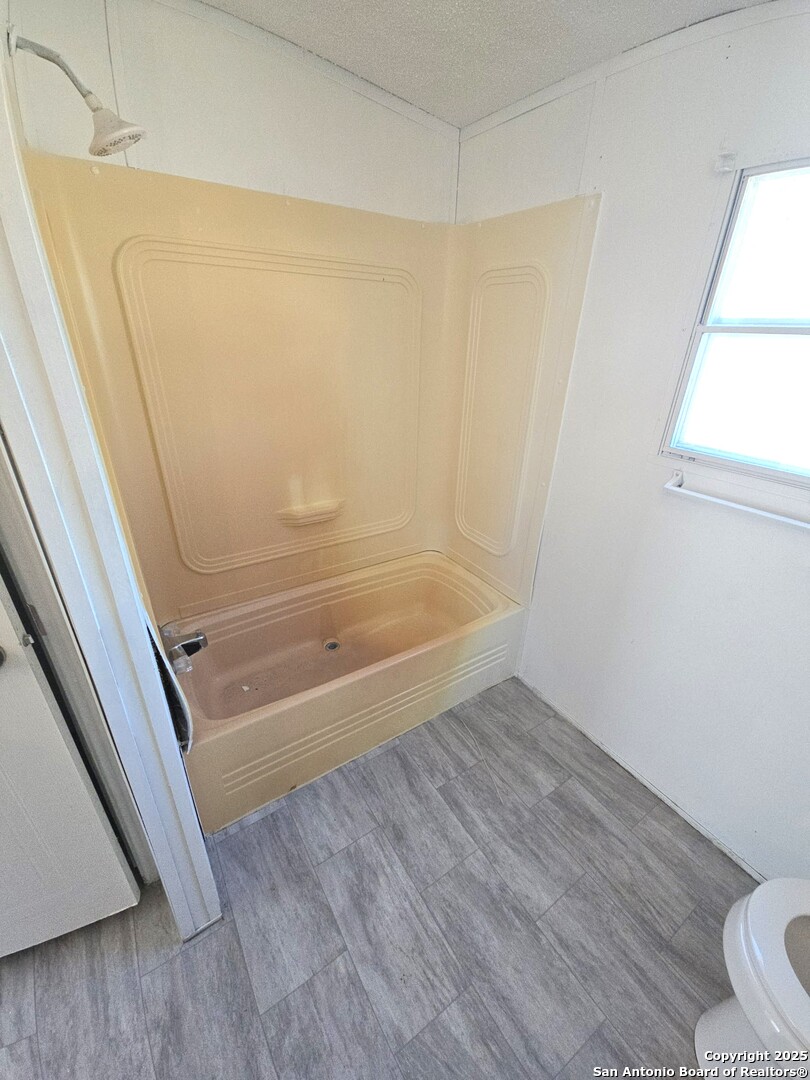 4124 Farmview Loop Converse, TX 78109 - Photo 17 of 19 a bathroom with a bathtub