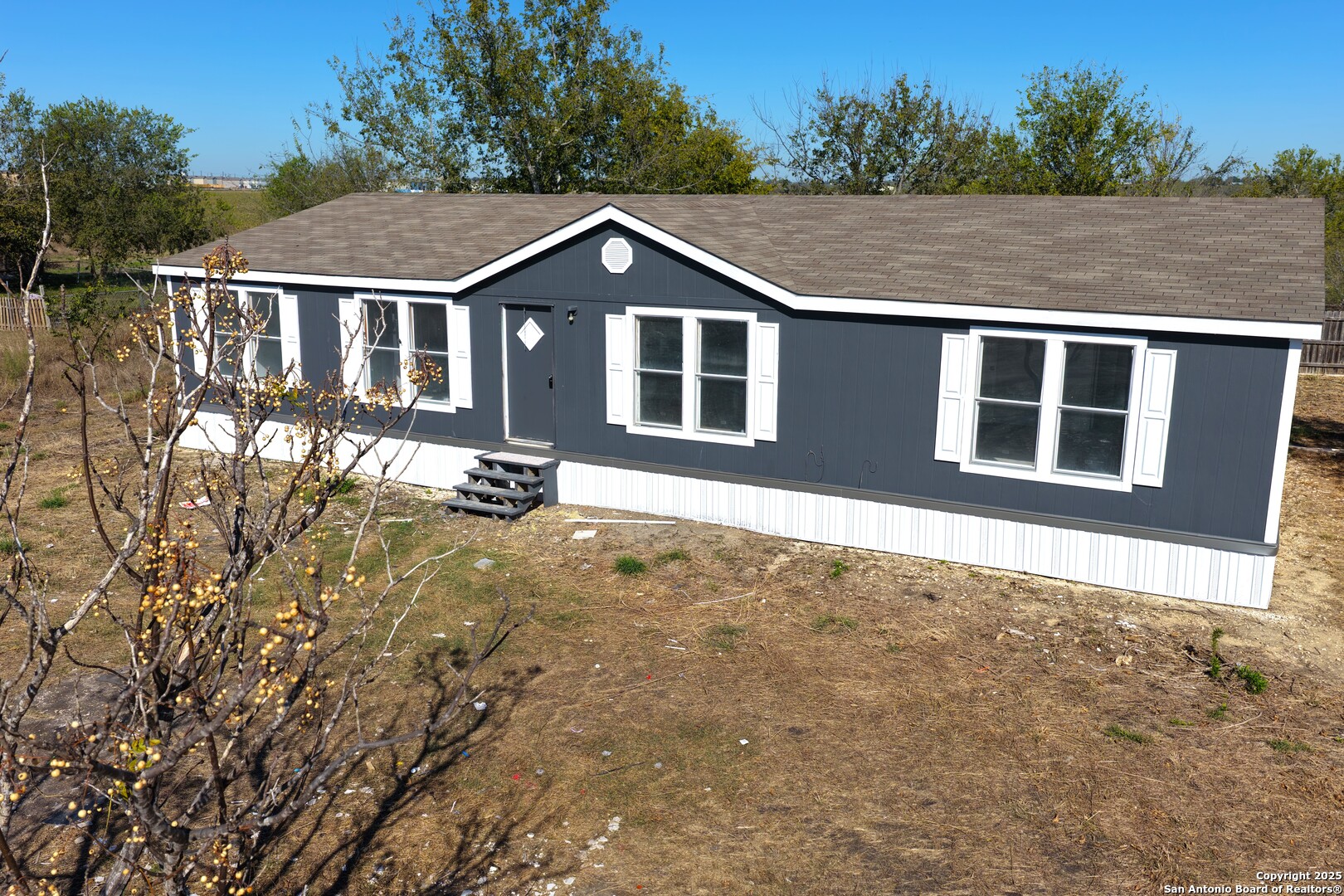 4124 Farmview Loop Converse, TX 78109 - Photo 3 of 19 a view of front a house with a yard