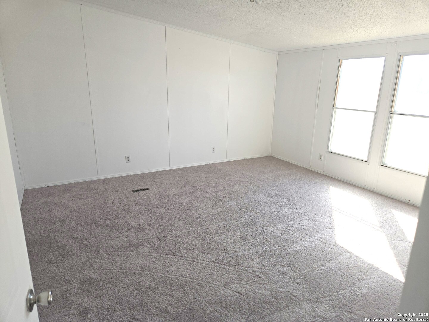 4124 Farmview Loop Converse, TX 78109 - Photo 10 of 19 an empty room with windows