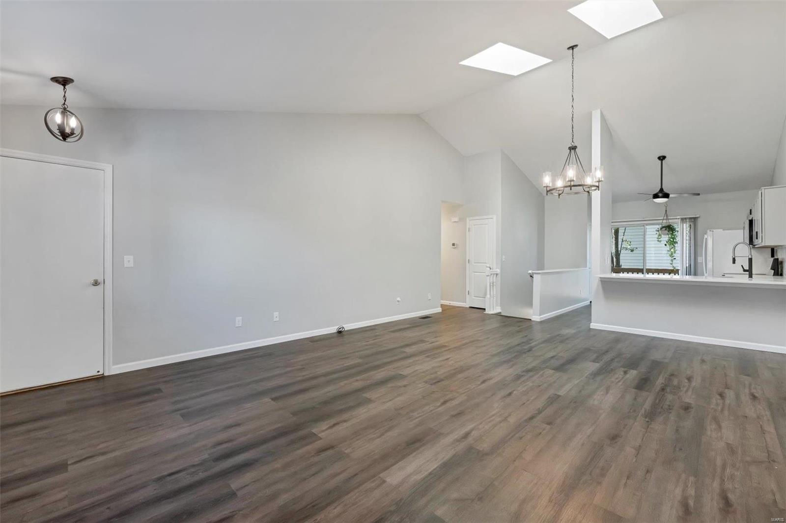 1296 Treetop Trail Drive Ballwin, MO 63021 - Photo 13 of 42