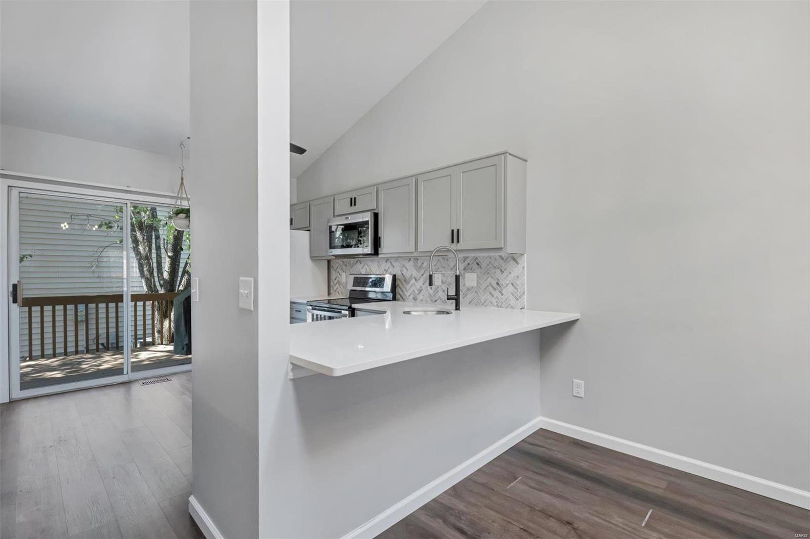 1296 Treetop Trail Drive Ballwin, MO 63021 - Photo 17 of 42