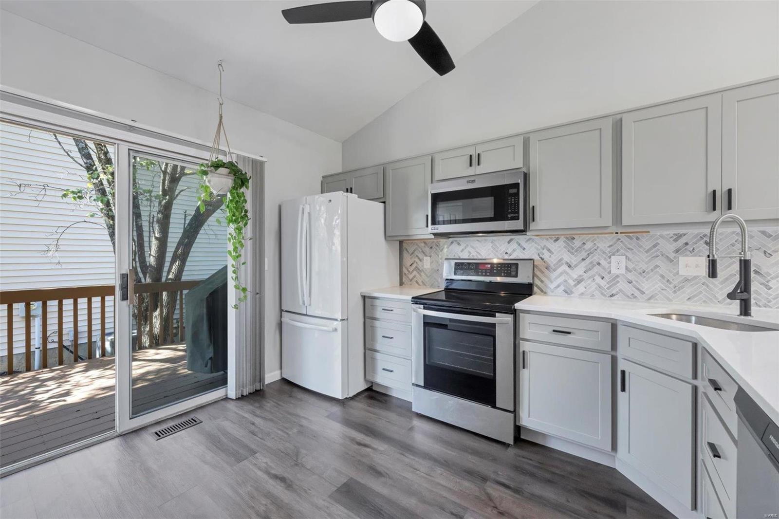 1296 Treetop Trail Drive Ballwin, MO 63021 - Photo 18 of 42