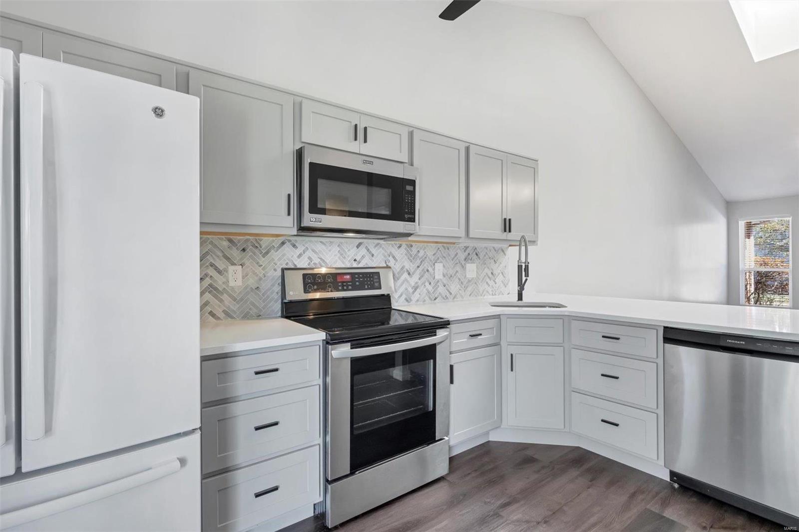 1296 Treetop Trail Drive Ballwin, MO 63021 - Photo 19 of 42