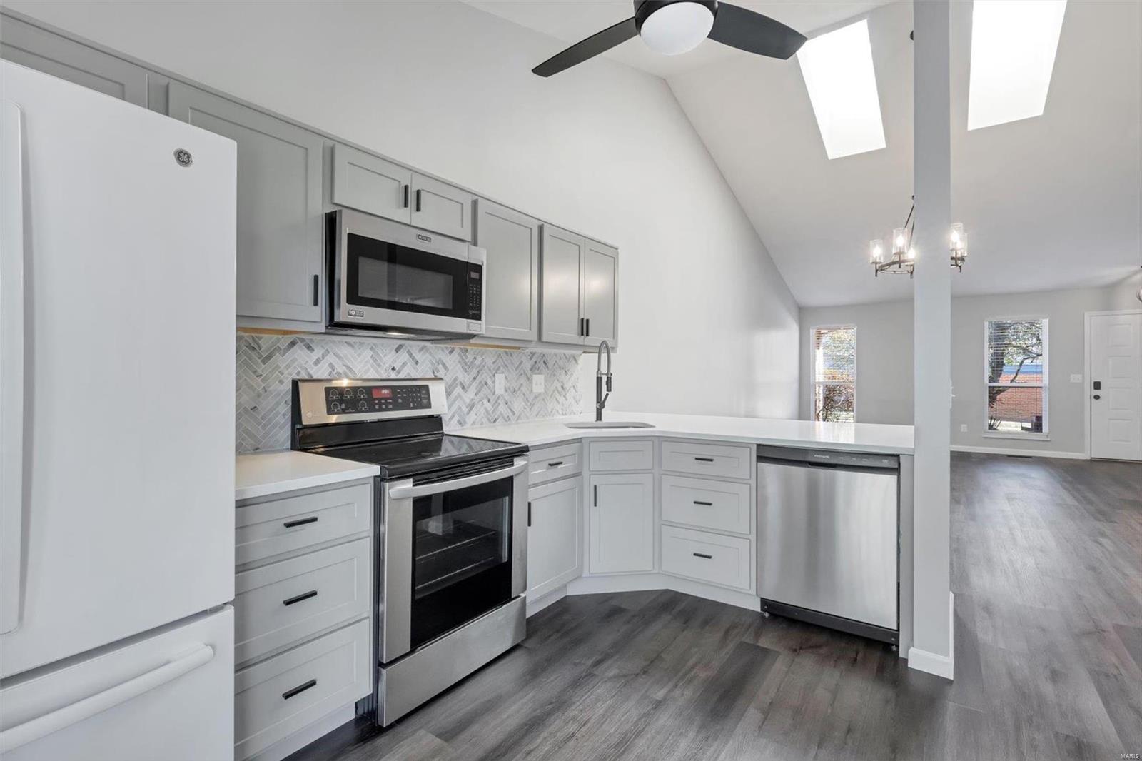 1296 Treetop Trail Drive Ballwin, MO 63021 - Photo 20 of 42