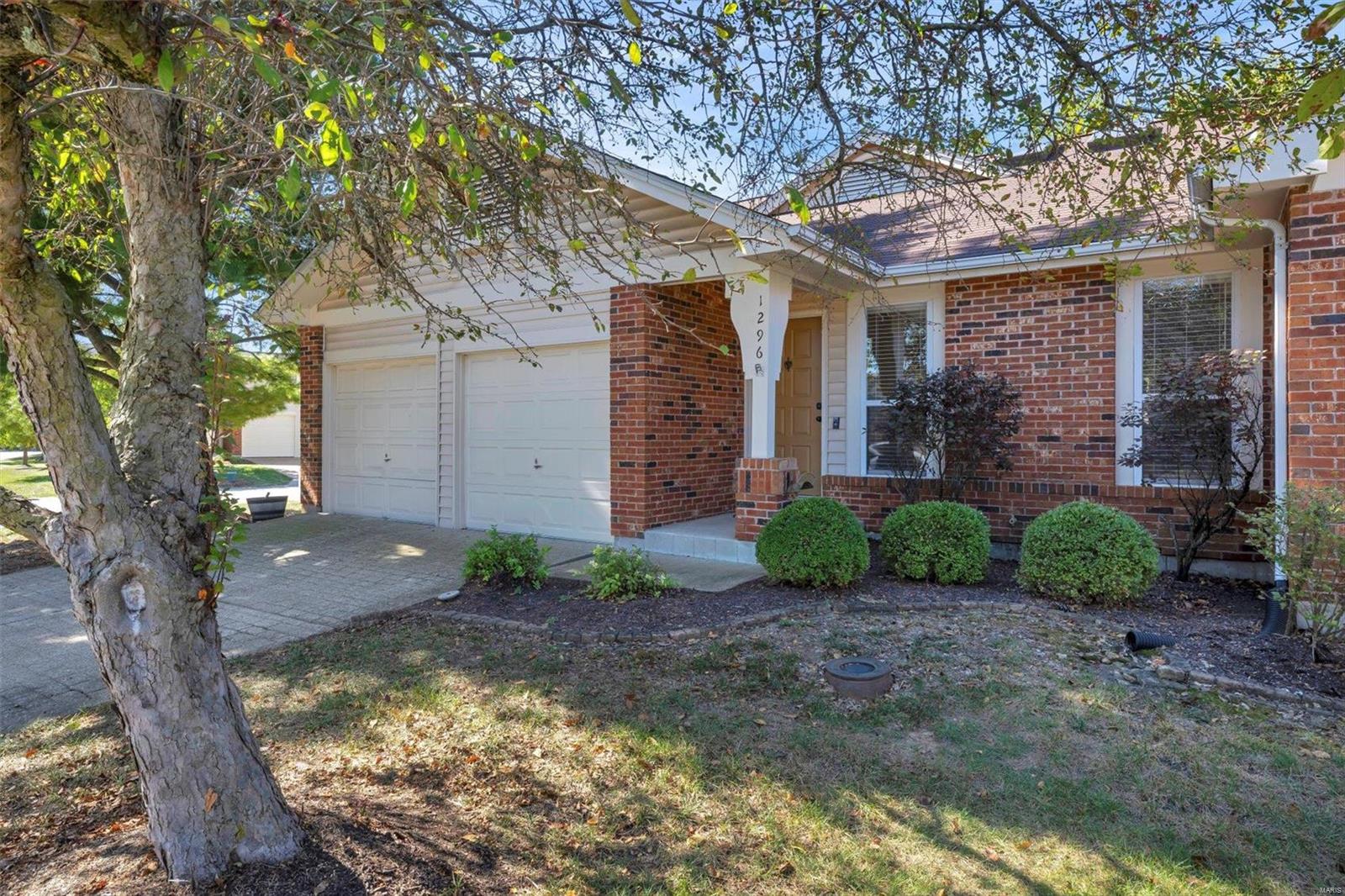 1296 Treetop Trail Drive Ballwin, MO 63021 - Photo 2 of 42