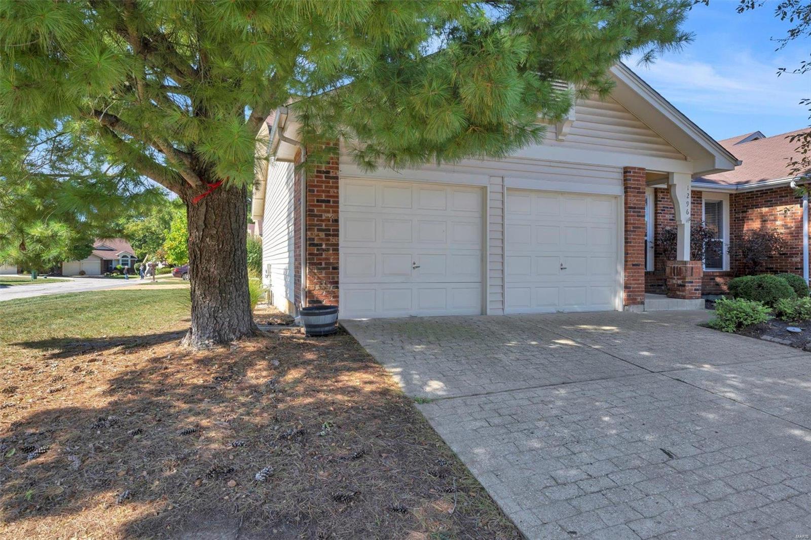 1296 Treetop Trail Drive Ballwin, MO 63021 - Photo 3 of 42