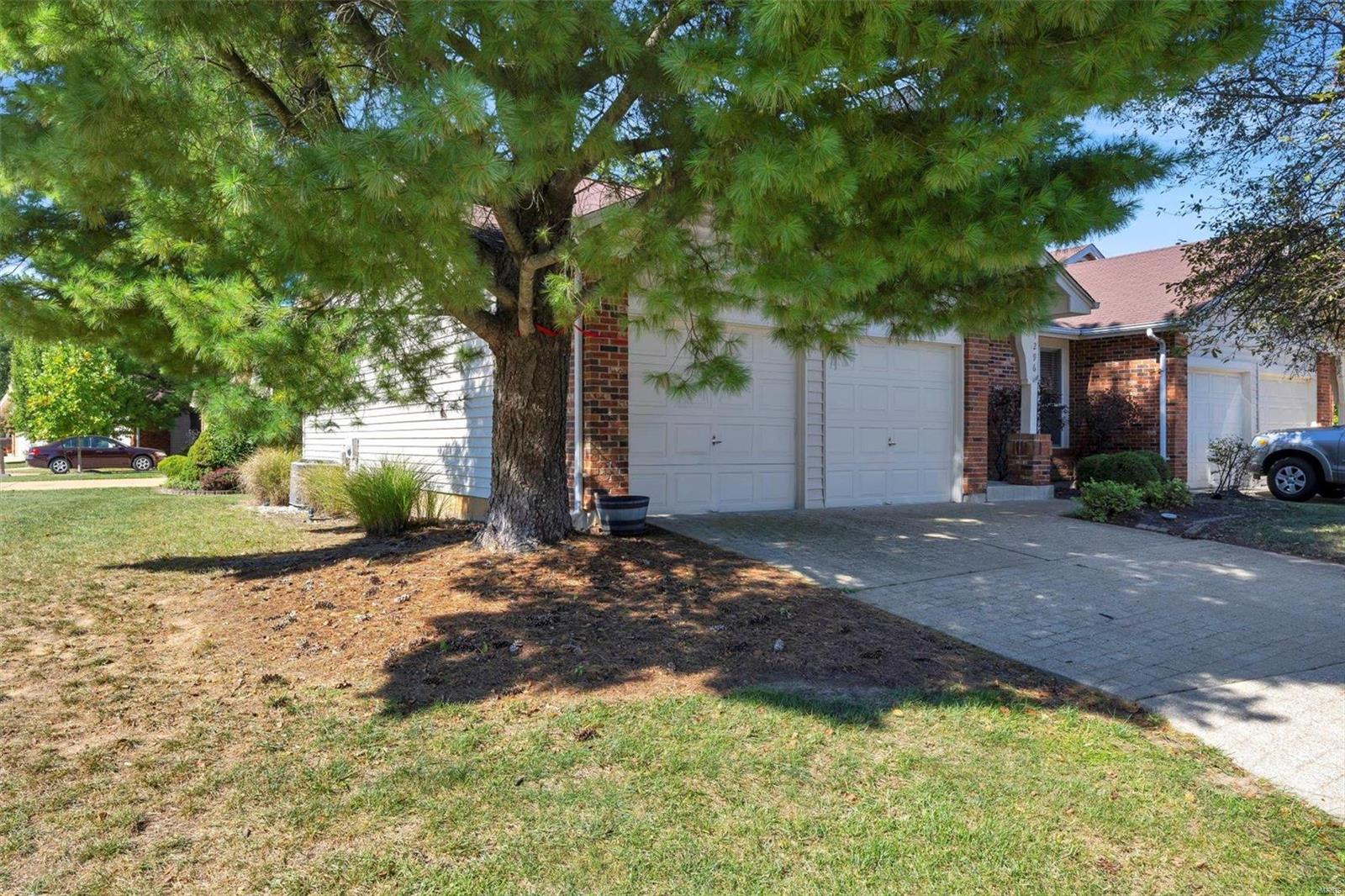 1296 Treetop Trail Drive Ballwin, MO 63021 - Photo 4 of 42