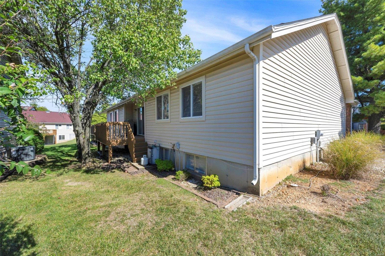 1296 Treetop Trail Drive Ballwin, MO 63021 - Photo 5 of 42