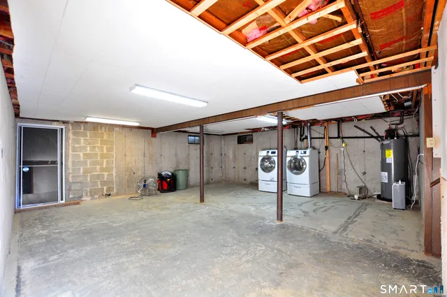 $339,999 | 160 Meadow Lark Drive, Waterbury, CT 06708