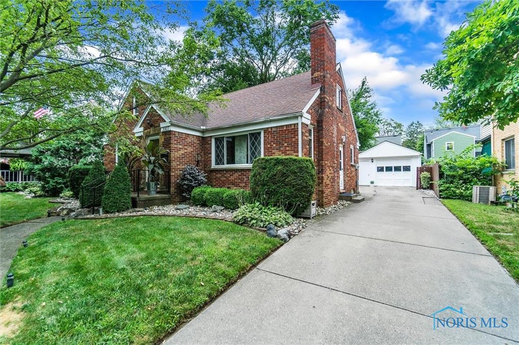 3907 Grantley Road Toledo, OH 43613 - Photo 1 of 50 Gallery Image 1