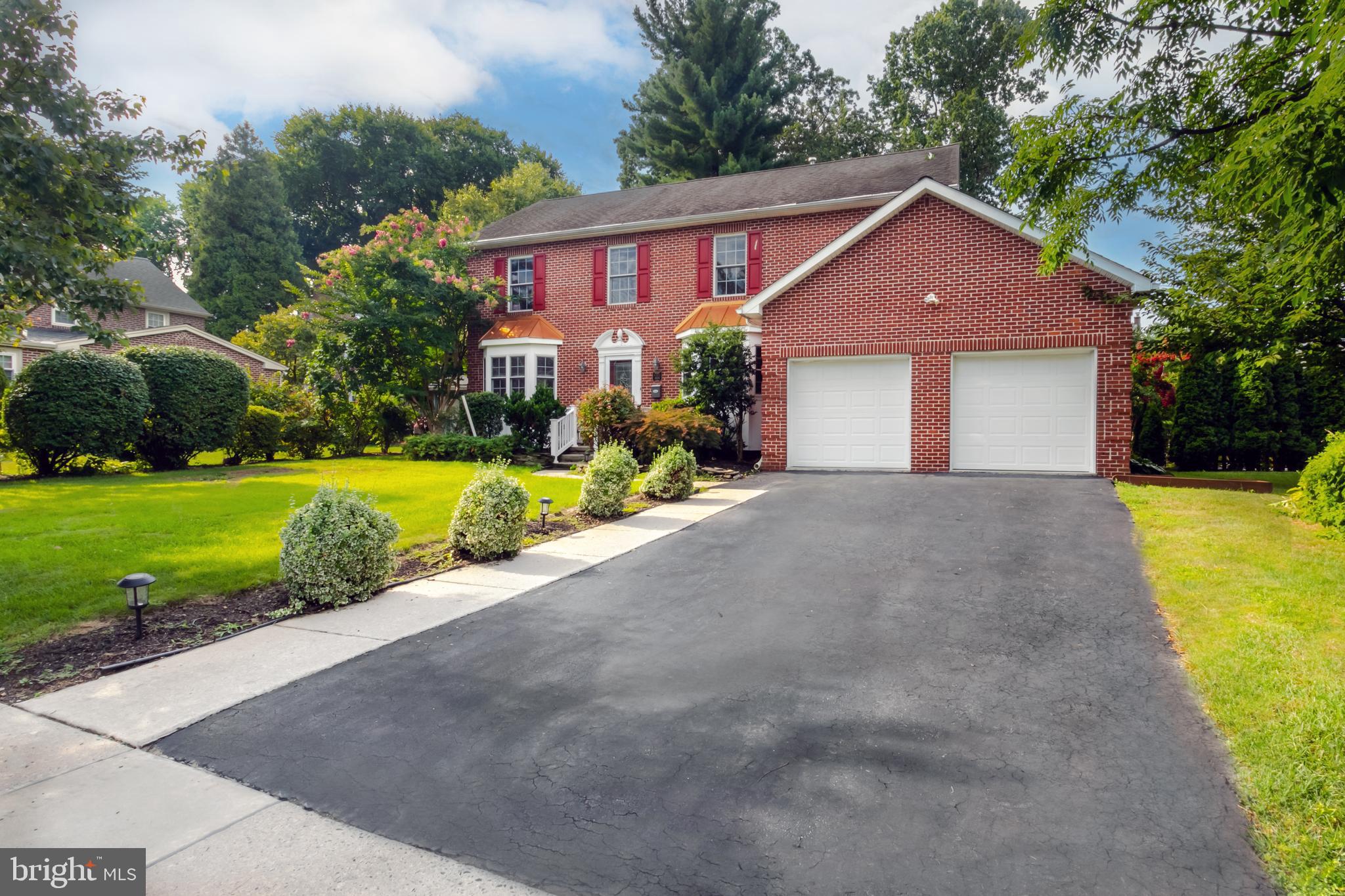 404 Upland Road Havertown, PA 19083 - Photo 2 of 41 Huge driveway!