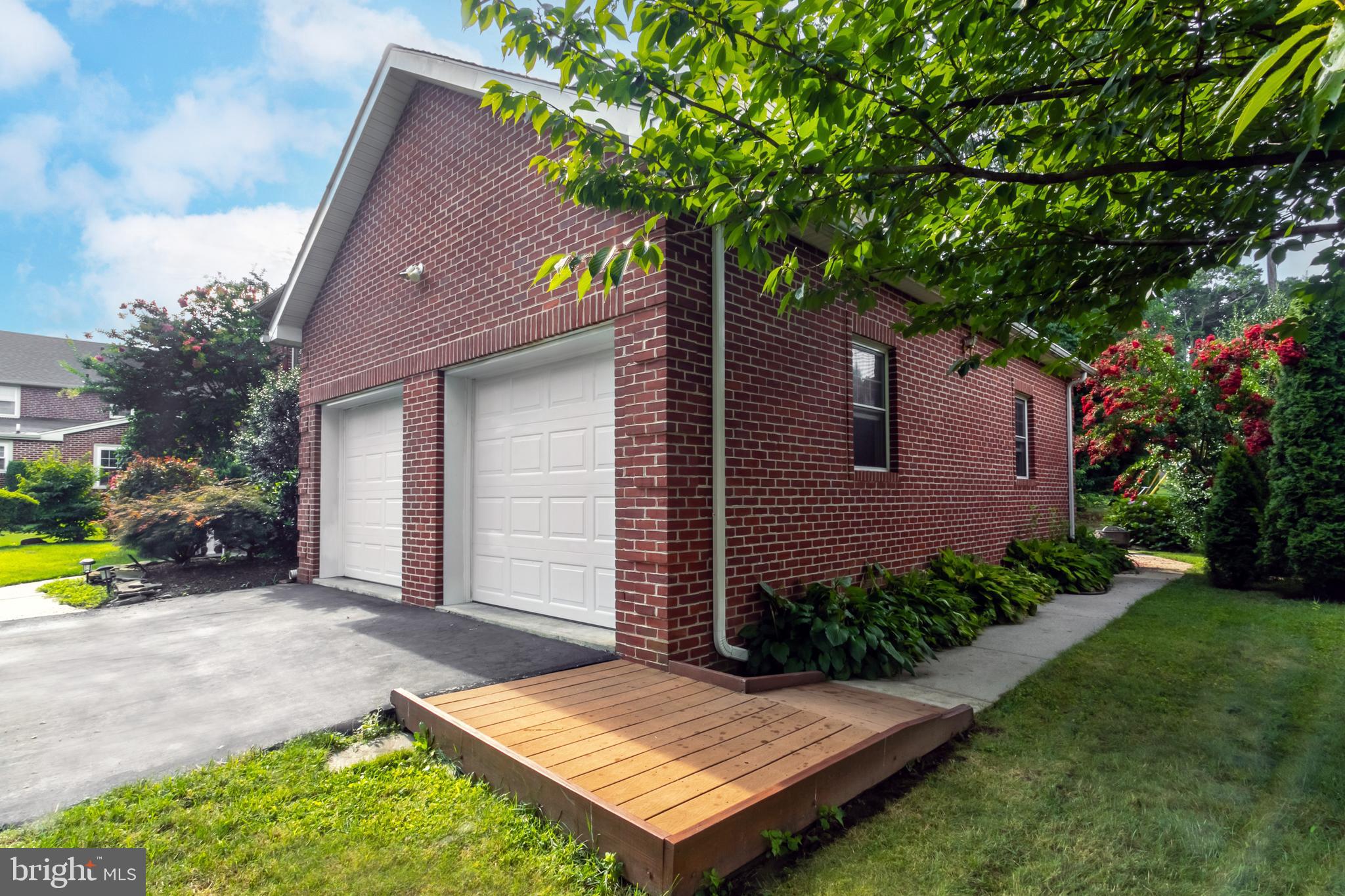 404 Upland Road Havertown, PA 19083 - Photo 4 of 41 2 car garage!