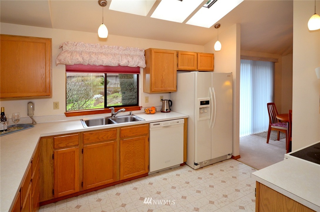 1704 243rd Place Southeast Bothell, WA 98021 - Photo 5 of 17