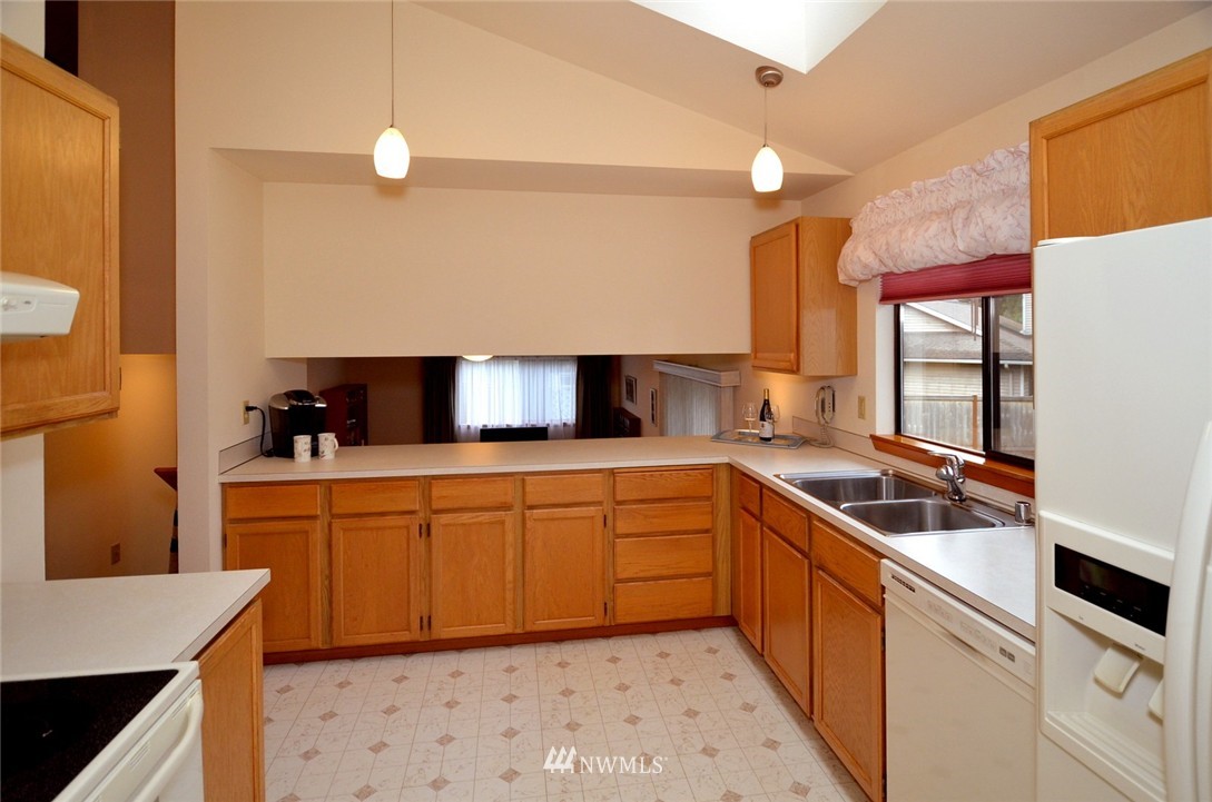 1704 243rd Place Southeast Bothell, WA 98021 - Photo 6 of 17