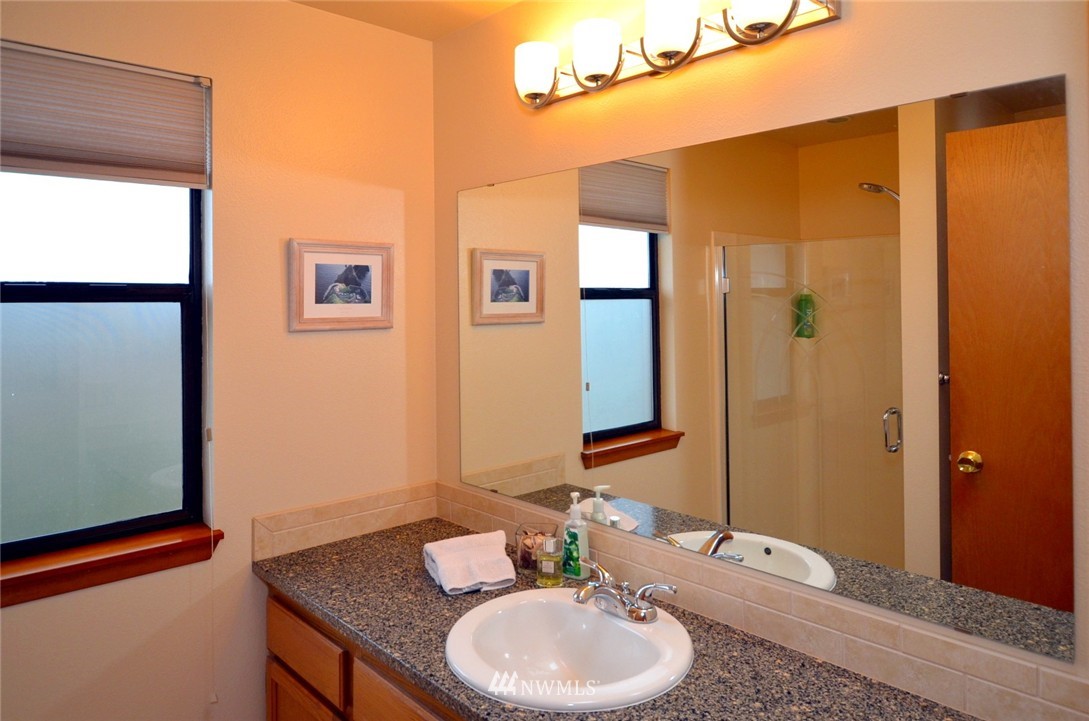 1704 243rd Place Southeast Bothell, WA 98021 - Photo 10 of 17