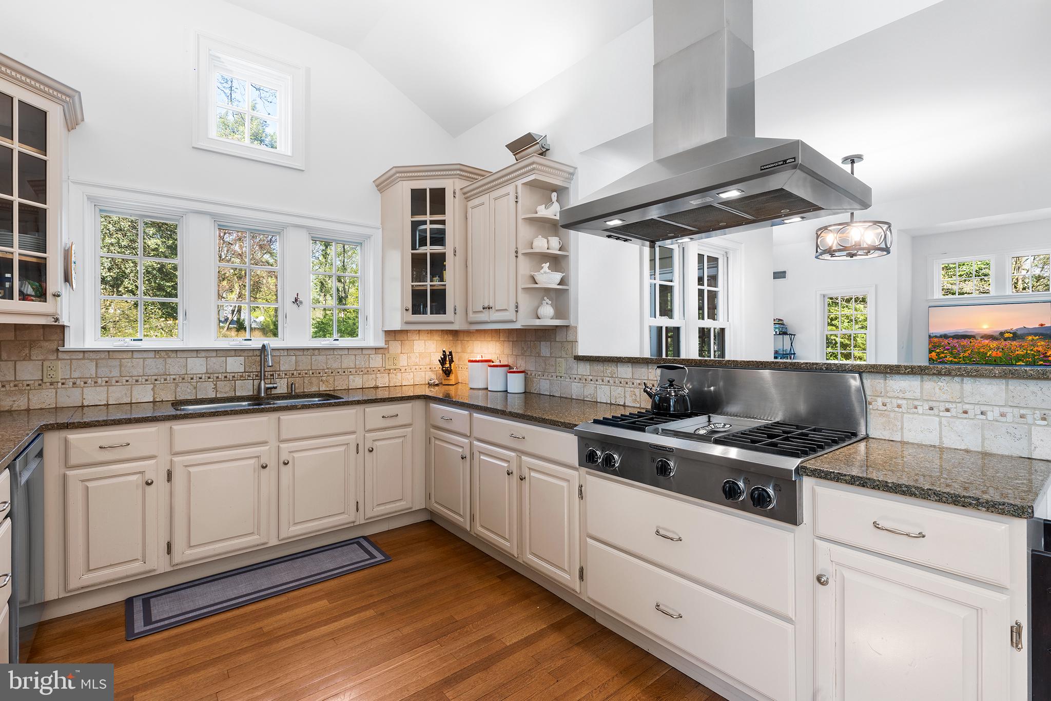 525 Broad Acres Road Narberth, PA 19072 - Photo 10 of 40