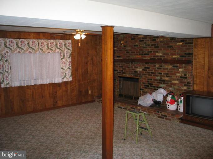 8434 Miramar Road Pasadena, MD 21122 - Photo 3 of 8 Family Room